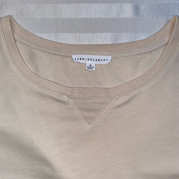 Jane + Delaney Cream Short Sleeve T Shirt Top Button Cuffs Sz M Rounded Hem - Picture 3 of 12
